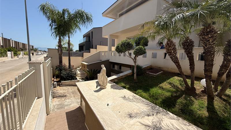 PRESTIGIOUS VILLA IN VIA DUCHESSA